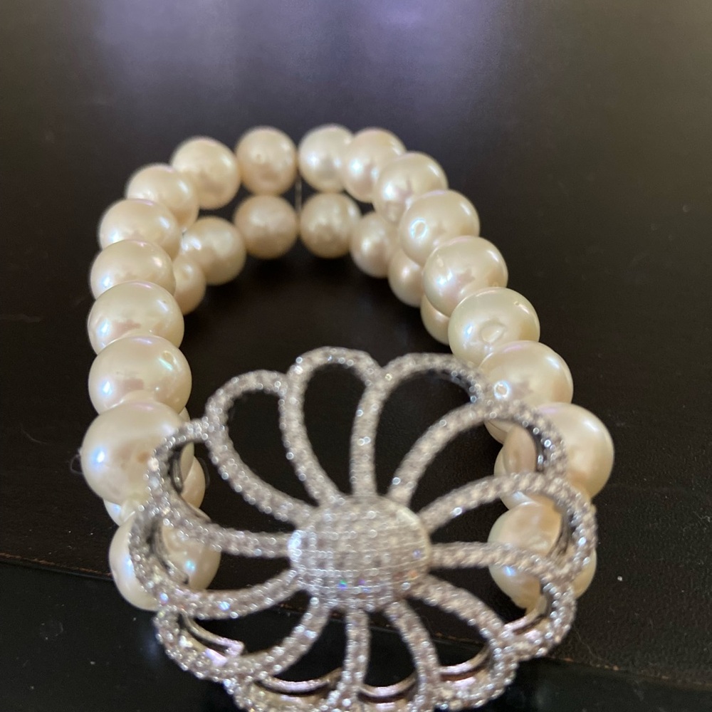 Thai pearls bracelet with CZ brooch pearl Gauge 40